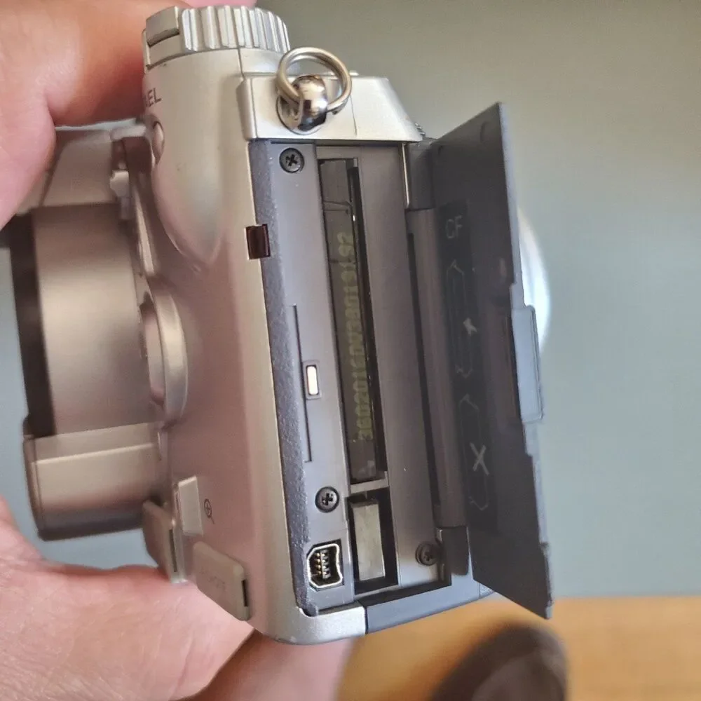 Minolta dimage 7 Camera for PARTS ONLY